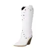Europa y Estados Unidos botas de talla grande de comercio exterior de alta calidad botas de tacón alto botas 48 otoño e invierno 40 botas puntiagudas nuevas botas de jinete remache mujer