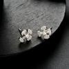 Aretes en Forma de Cruz para Hombre, Modernos y a la Moda, Aretes Personalizados Huecos Tallados para Mujer, Accesorios Versátiles de Diseño de Lujo Ligero
