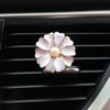 Pingentes e Ornamentos de Liga Metálica com Cravação de Diamantes em Forma de Margarida Transfronteiriços Produtos de Aromaterapia para Carro com Remoção de Odor Clipe de Perfume para Saída de Ar