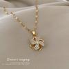 [Acero de Titanio] Molino de Viento Giratorio Hueco Full Diamond Lujo Ligero Temperamento Precioso Collar Full Diamond Cadena para Clavícula Versátil para Mujer Acero de Titanio