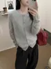 Outono 2026 Novo Estilo Coreano Elegante Cardigã de Tricô com Botão de Madeira Gola Redonda para Mulheres Versátil Casual Macio Peça de Roupa Externa