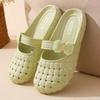 2025 Verão Novo Sapatos de Caverna Chinelos Baotou Femininos Antiderrapantes Fofos Casuais Roupa de Casa Sola Macia Banheiro Respirável