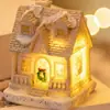 Decorações de Natal Casa pequena de resina de Natal Casa luminosa LED Enfeites de micro paisagem de Natal Presentes de Natal