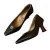 Sapatos Slip-On de Couro Camélia com Salto Fino e Bico Fino, Estilo de Luxo com uma Vibe Sexy