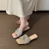 Sandalias de Moda Tipo Chancla con Pedrería Estilo Francés para Mujer 2026 Nueva Versión Coreana Punta Cuadrada Tacón Bajo para Exteriores Playa Sandalias de Moda