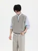 Colete de tricô sem mangas para homens, estilo coreano de outono, solto e moderno, suéter pullover de gola V liso, novo modelo