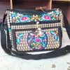 Bolsa de pano bordada característica de Yunnan para venda por atacado de fábrica bolsa de ombro bordada de quatro camadas bolsa étnica bordada bolsa de ombro de lona bordada para senhoras