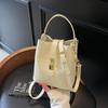 Bolsa Balde Popular Deste Ano 2025 Verão Nova Moda Bolsa Casual de Mão Bolsa Ninho Feminina Retrô de Ombro Transversal