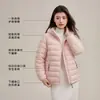 Chamarra de plumas OEM personalizada con 90% de plumón de pato blanco, abrigo acolchado ligero acanalado para deportes al aire libre, prototipado rápido basado en tu diseño