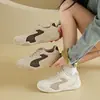 Tênis Branco Feminino 2026, Nova Versão Coreana de Outono, Estilo Ins, Sapatos Versáteis Esportivos Casuais para Estudantes, Estilo de Rua 26831