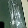 Pistola de água de alta pressão para uso doméstico, projetada para limpar áreas de difícil acesso em banheiros e vasos sanitários, removendo sujeira persistente sem sujar as mãos, e para enxaguar frestas.. Inclui um bico pulverizador