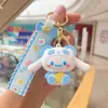 Colgante de llavero de coche de dibujos animados Sanrio Cinnamoroll, llavero de peluche, decoración de bolso, llavero de regalo pequeño