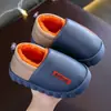 Sapatos de Algodão para Meninos para o Inverno, Impermeáveis, com Proteção para o Calcanhar, Sola Grossa Macia, Forrados com Lã, Quentes, Adequados para Meninos e Meninas Pequenos, Médios e Grandes, Pantufas de Algodão Infantis para Casa