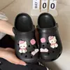 Nuevos Zuecos Lindos de Hello Kitty para Niñas, Calzado de Exterior, Elevadores de Altura, Antideslizantes, Zapatos de Playa de Suela Suave, Venta al por Mayor desde el Fabricante