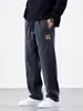 Roupa Masculina Fengshe / Nova Coleção Primavera e Outono 2026 Estilo Americano Novo Caimento Solto Veludo Boa Bordado com Logo Chinês Calça Casual Masculina de Barra Reta