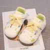 Novos Sapatos Casuais Infantis de Velcros Baixos Decorados com Desenhos Animados Fofos para Meninas, Sapatos Leves Casuais de Solado Macio para Bebês, Coleção Primavera e Outono 2026