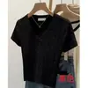 Blusa de tricô estilo coreano, super estilosa, com decote V, caimento justo e mangas curtas para mulheres, nova coleção 2026, com um design único e requintado