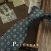 Gravata Marrom Retrô Listrada com Flores Estilo Coreano Amarrada à Mão para Homens Britânica 8cm Formal Anfitrião Negócios Casamento Noivo