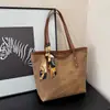Bolsa de Gran Capacidad para Mujer, Bolso de Hombro de Nicho a la Moda, Nuevo Bolso Tote Versátil Elegante 2026 para Viajes Diarios, Bolso para Clase