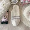 Calcetines cortos de forro polar de coral que no sueltan pelusa, calcetines de suelo antideslizantes de silicona, calcetines invisibles de media caña para mujer de corte bajo, engrosados para otoño e invierno