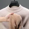 Suéter masculino de fleece espesso, novo modelo inverno 2024, gola alta discreta, forrado com fleece, quente, suéter de tricô para meia-idade