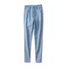 Pantalones de mezclilla azul claro elásticos de talle alto estilo europeo y americano de talla grande para mujer, ajustados, con efecto adelgazante, tipo lápiz que cubren los glúteos para pies pequeños