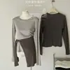Colección de principios de otoño: Camiseta suave y cómoda para mujer hecha de Tencel y seda, con diseño sin dedos, mangas largas, cuello redondo y efecto adelgazante, perfecta como capa base