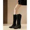 Botas Western Cowboy Pontudas Bordadas Vazadas com Tachas para Mulheres, Nova Moda Versátil de Verão 2026 Botas de Equitação de Cano Alto