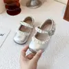 Zapatos Nuevos de Niña con Lazo para Primavera/Otoño 2026 Zapatos de Cuero con Perlas Suela Suave Zapatos Individuales Zapatos Pequeños de Cuero de Princesa para Bebé