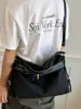 Bolso de axila de moda estilo coreano para mujer, nuevo modelo 2026, bolso de hombro casual simple, bolso tote de gran capacidad para el trabajo y los desplazamientos