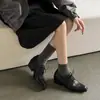 Zapatos Oxford de cuero de alta calidad, colección otoño 2026, con tacón medio grueso, punta cuadrada y un diseño de corte profundo, perfectos para ir al trabajo