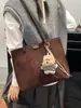 Bolso Cubo Portátil de Contraste de Color Retro Francés Transfronterizo Nuevo para Mujer Otoño e Invierno Versátil para el Trabajo y los Viajes Bolso Cruzado
