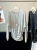 Suéter de punto trenzado para mujer, estilo coreano, cuello asimétrico, hombros descubiertos, mangas de murciélago, diseño de otoño, nicho, entallado a la cintura, adelgazante, manga larga.