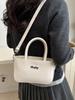 Bolsa de Mão com um Toque Moderno e Sofisticado, Bolsa de Mão Pequena para Mulheres, Novo Modelo 2025, Bolsa Simples de Ombro e Transversal, Bolsa Pequena Quadrada Texturizada