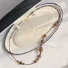 Collar de cadena para clavícula de alta calidad estilo Maillard con diseño de madera de ojo de tigre natural y madera de agarwood