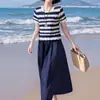 Verão 2026 Novo Elegante Tricô Vazado Manga Curta Moda Versátil Caimento Valorizador Comprimento Midi Saia