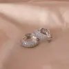 Comercio Exterior Transfronterizo Moda Creativa Pendientes Geométricos Estilo Europeo y Americano Personalizados Pendientes de Zirconia Completamente Diamantados Nicho Gama Alta Pinzas para Oreja Venta al por Mayor