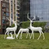 Escultura geométrica de veado pintada em fibra de vidro para exterior, adequada para pátios, parques, gramados residenciais e decorações de paisagismo com animais.