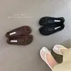 Zapatos planos de estilo francés suaves para mujer, zapatos de pezuña de cerdo 2026, zapatos de ballet de encaje de malla con lazo, punta dividida