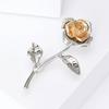 Broche de ropa con rosas bicolor plateadas retro de moda europea y americana, muy popular entre los transfronterizos. Joyería boutique que combina con todo.