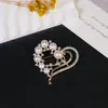 Broche Transfronterizo Nuevo de Alta Gama Lazo Insecto Flor Femenino Anti-Exposición Fijo Ropa Versátil Corsage