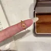 Anillo entrelazado de corona y corazón estilo francés de plata de ley S925 para mujer, anillo versátil apilable para el dedo índice de personalidad de nicho de lujo ligero