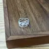 Anel Vazado Vintage com Pedras para Mulheres, Design Moderno e Único, Anel Aberto Ajustável, Anel para Dedo Indicador Estilo Nicho Ins
