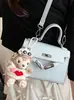 Estilo Coreano 2025 Verão Nova Bolsa de Ombro Feminina Design Distintivo Bolsa de Axila Moda Nicho Feminina Portátil Pequena Quadrada