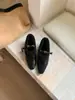 Primeiro Encontro com os Sapatos Peludos Retrô Franceses para Mulheres, Mocassins Slip-On de Pelúcia para Outono e Inverno com Decoração de Corrente de Metal, Quentes e Confortáveis