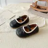 Sapatos sociais infantis versão coreana 2026 sapatos de couro de designer para bebê Mary Jane sapatos de performance versáteis sapatos de princesa para meninas