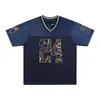 Camiseta de Malha Camuflada Estilo Retrô Americano com Decote V para Homens e Mulheres Verão Solta Esportiva Respirável Malha Manga Curta Top Tendência