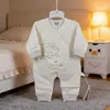 Outono/Inverno 2026 Novo Macacão de Algodão Fino com Borboleta para Bebê 40g Macacão Acolchoado de Desenho Animado Sem Costura Tamanho 52-59