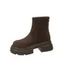 Nuevo estilo de celebridad de internet ajustado 2026 botas Martin de suela gruesa tipo chimenea botas cortas para mujer para personas menudas estilo invierno estilo negro