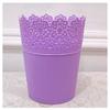Venta al por mayor flor falsa ratán adornos cesta de flores maceta de plástico sala de estar arreglo floral jarrón tejido paja decorativa cesta de flores secas